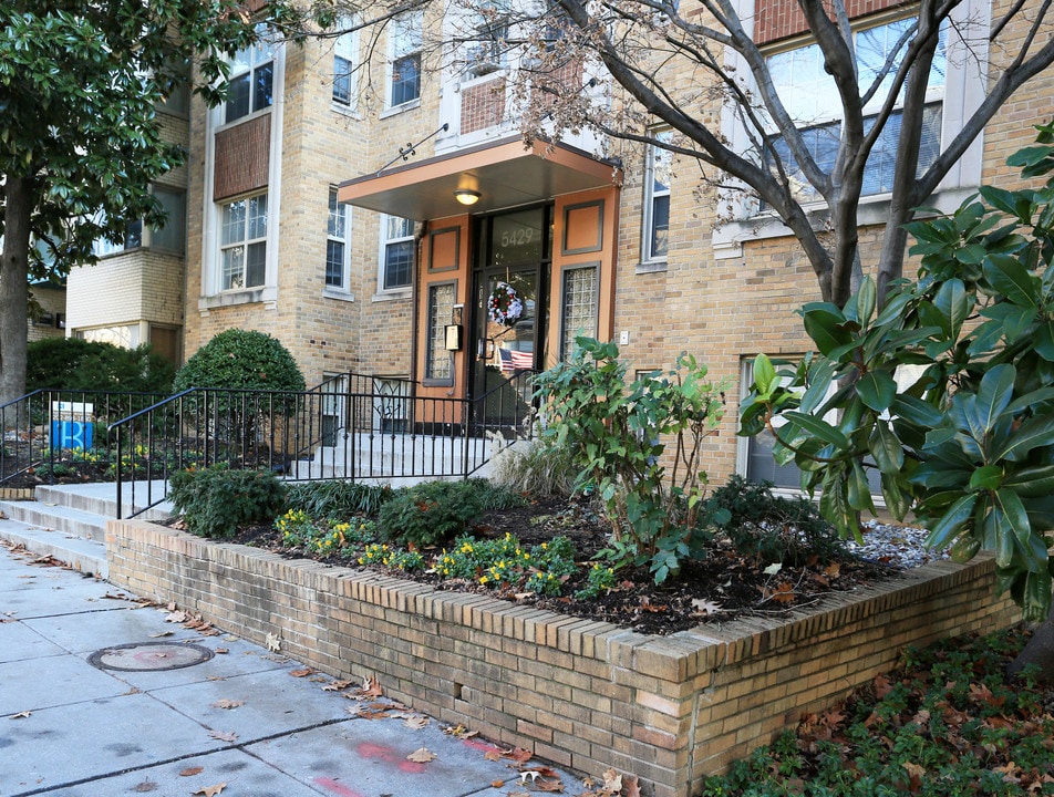 The Roberta in Washington, DC - Building Photo