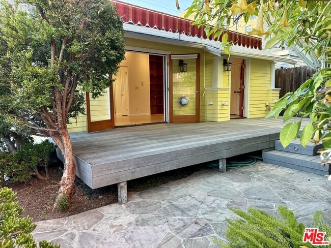 1355 1/2 N McCadden Pl in Los Angeles, CA - Building Photo - Building Photo