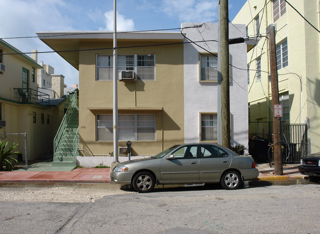 240 31st St in Miami Beach, FL - Foto de edificio - Building Photo