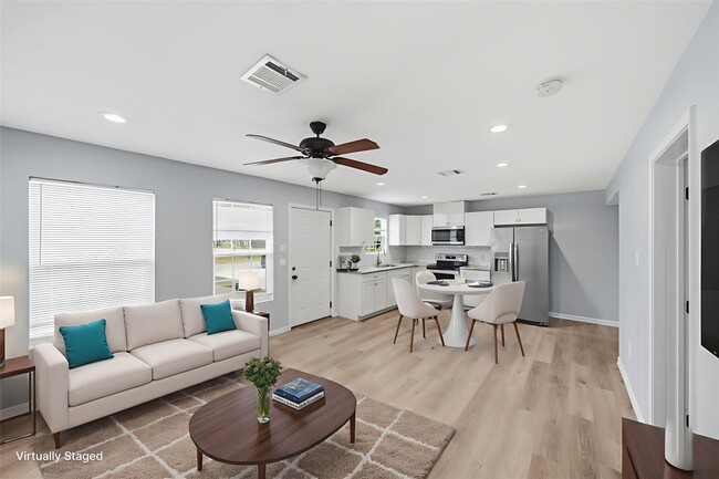 8595 Parkway Dr in Houston, TX - Building Photo - Building Photo