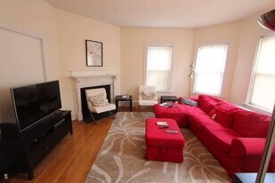 1537 Cambridge St in Cambridge, MA - Building Photo