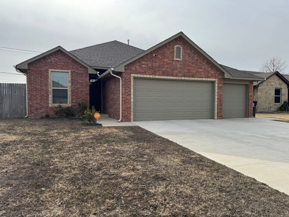 216 SW 148th St in Oklahoma City, OK - Building Photo