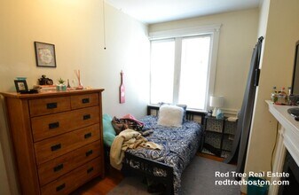 316 St Paul St, Unit 3 in Brookline, MA - Foto de edificio - Building Photo