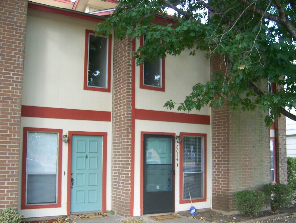 6014 Westcreek Dr-Unit -westcreek#B in Austin, TX - Foto de edificio