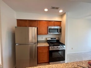 2 Sam Bonnell Dr, Unit 2 in Clinton, NJ - Building Photo - Building Photo