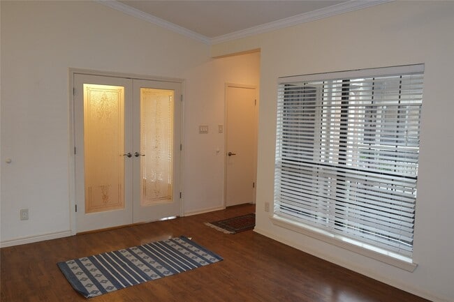 2001 Bering Dr in Houston, TX - Building Photo - Building Photo