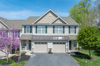 Villa Vista Townhomes in Enola, PA - Building Photo - Building Photo