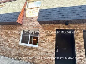 233 Hamilton Ave in Columbus, OH - Building Photo