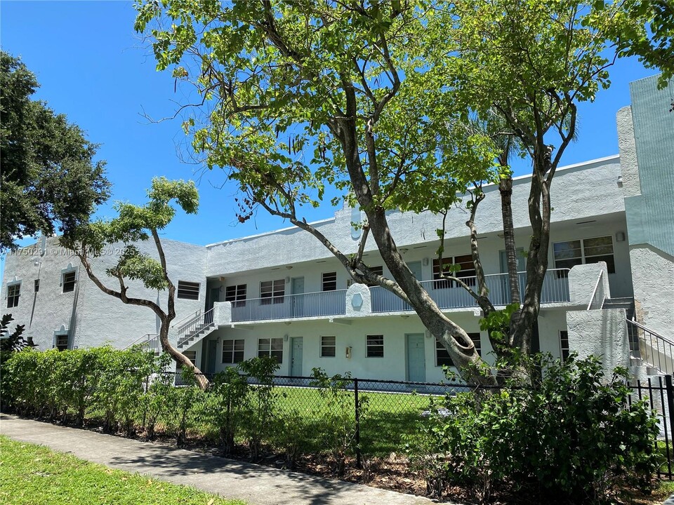 1925 Madison St in Hollywood, FL - Building Photo