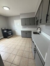 10401 S Ewing Ave in Chicago, IL - Foto de edificio - Building Photo