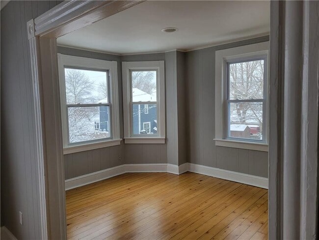 13 Livingston Pl in Middletown, RI - Building Photo - Building Photo