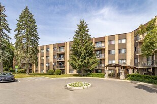 3105 RUE EDOUARD-MONTPETIT in Laval, QC - Building Photo