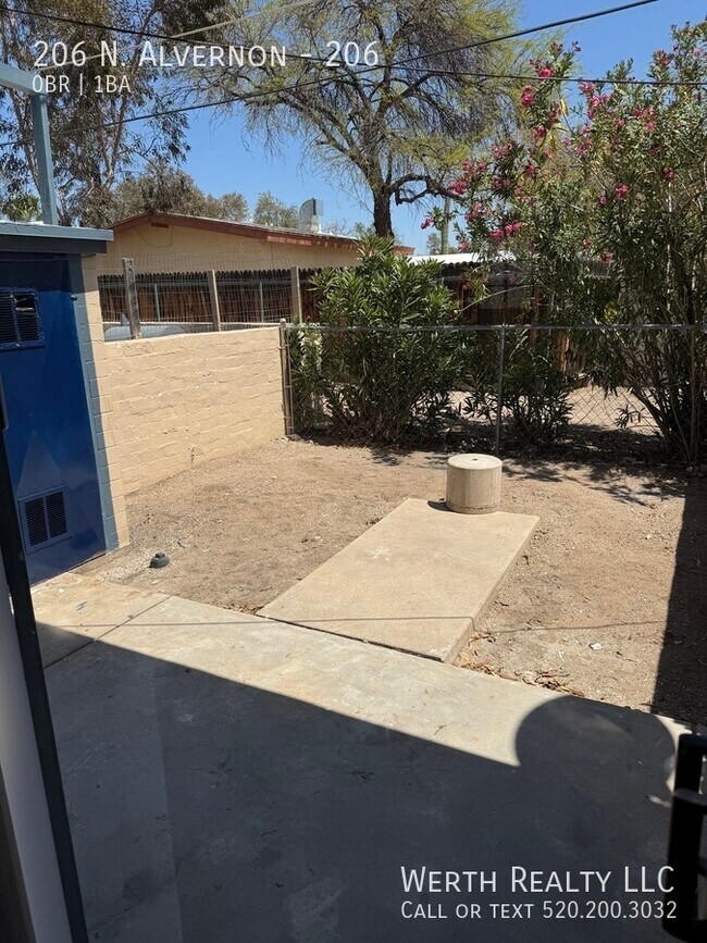 206 N Alvernon Way-Unit -206 in Tucson, AZ - Building Photo - Building Photo
