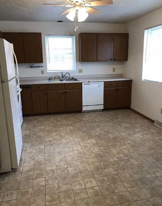 1105 Manitowoc Rd-Unit -1107 in Menasha, WI - Building Photo