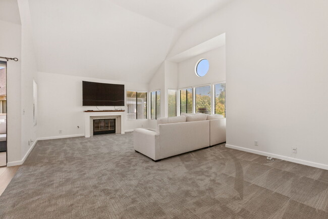 518 Via De La Valle in Solana Beach, CA - Building Photo - Building Photo