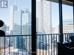 33-3033 Harbour Square in Toronto, ON - Building Photo - Building Photo