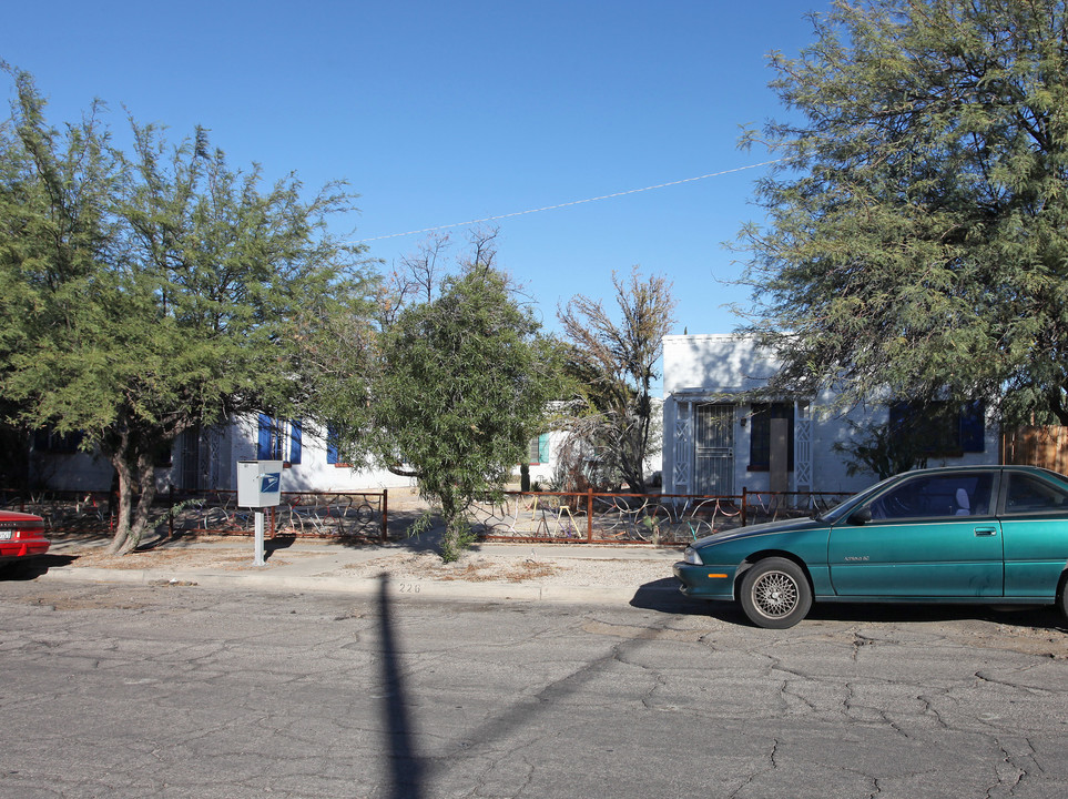 226-236 N Tyndall Ave in Tucson, AZ - Foto de edificio