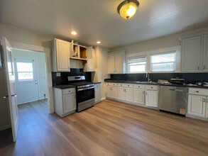 33711 Railroad Ave in Union City, CA - Building Photo - Building Photo
