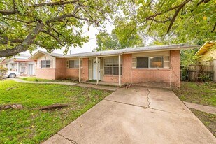 1816 E Tucker Blvd in Arlington, TX - Building Photo