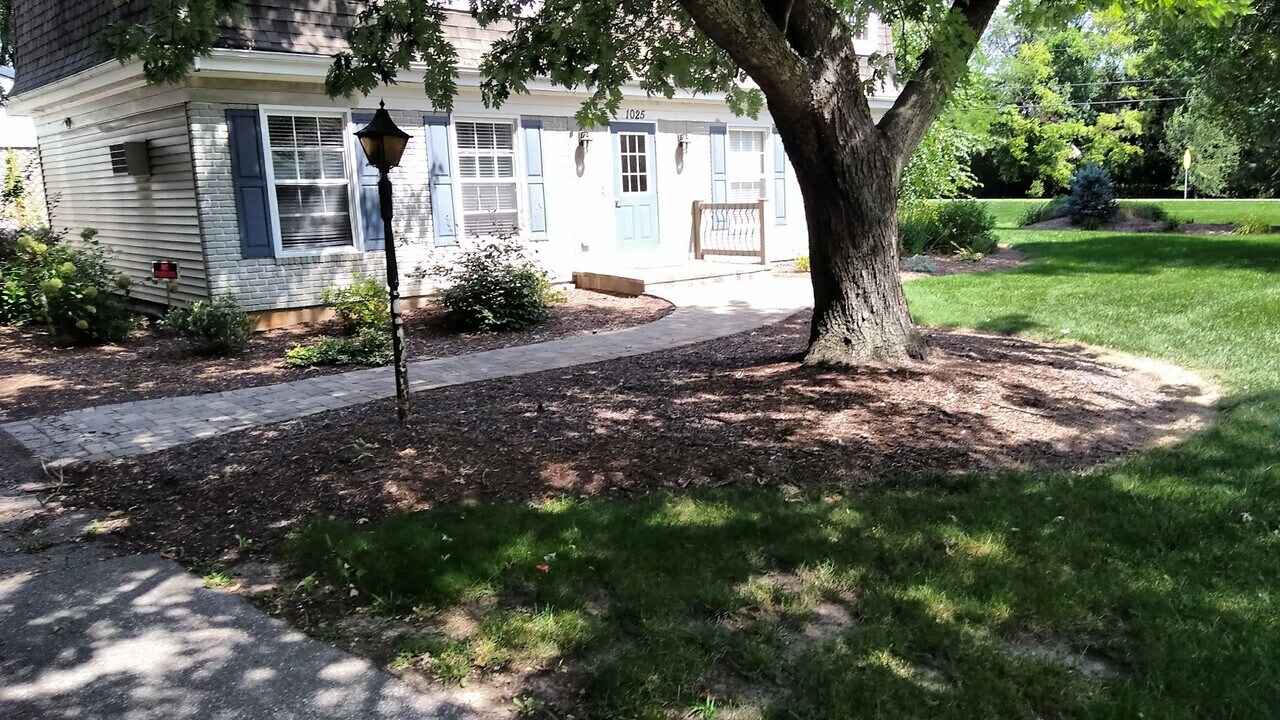 1025 Riverside Dr, Unit C in Waupaca, WI - Building Photo