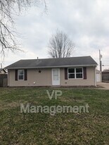 6904 N Pine St in Davenport, IA - Building Photo