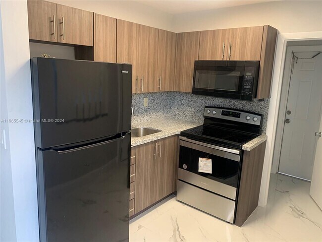 437 NW 7th Terrace-Unit -A in Fort Lauderdale, FL - Building Photo - Building Photo