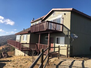 24230 Jacaranda Dr in Tehachapi, CA - Building Photo - Building Photo