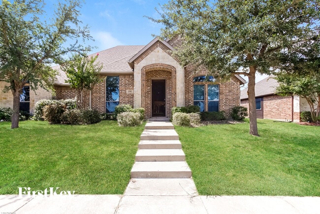 property at 1705 Colonial Dr