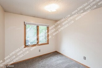 2512 NW 14th St in Ankeny, IA - Foto de edificio - Building Photo