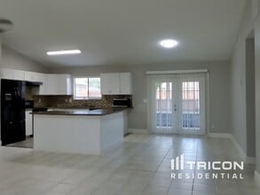 2360 Date Palm Dr in Edgewater, FL - Building Photo - Building Photo