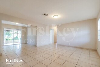 4180 NW 34th Way in Lauderdale Lakes, FL - Building Photo - Building Photo