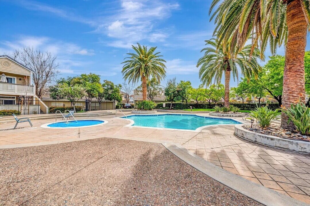 980 Lake Isabella Way-Unit -unit 22 in San Jose, CA - Building Photo