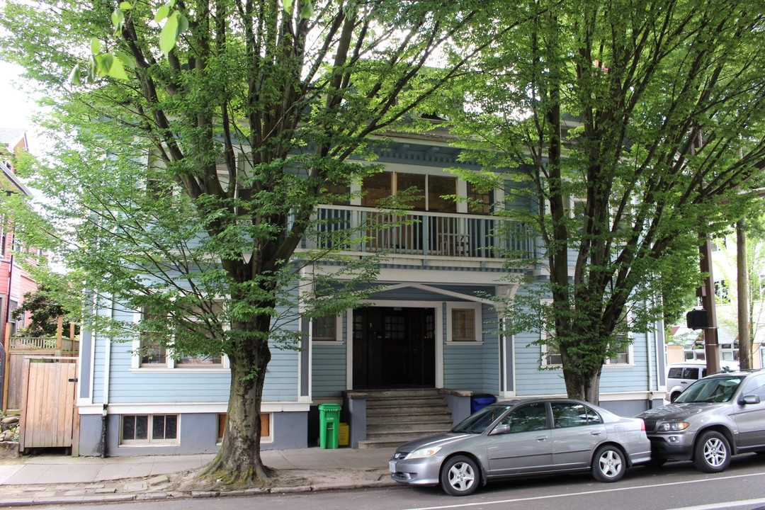 Loveyjoy Apartments in Portland, OR - Building Photo