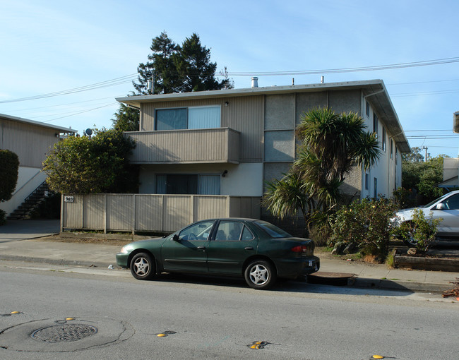 945 Rollins Rd in Burlingame, CA - Foto de edificio - Building Photo