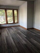 102 Parade St, Unit 2 in Erie, PA - Foto de edificio - Building Photo