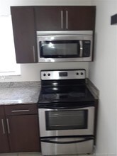 7626 NE 6th Ct-Unit -5 in Miami, FL - Foto de edificio - Building Photo