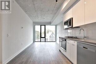 195 McCaul St in Toronto, ON - Building Photo