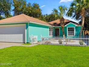 616 Lake Powell Dr in Panama City Beach, FL - Building Photo - Building Photo