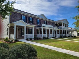 3905 Harkers Way in New Bern, NC - Building Photo