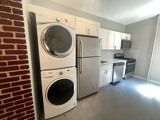 property at 2592 Creston Ave
