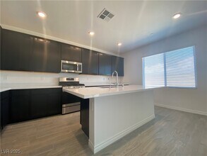 8846 Sasquatch Run Ave in Las Vegas, NV - Building Photo - Building Photo