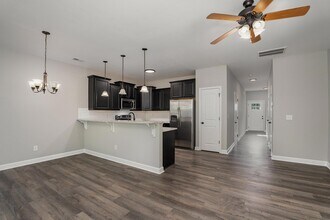 407 E 3rd St in Princeton, NC - Foto de edificio - Building Photo