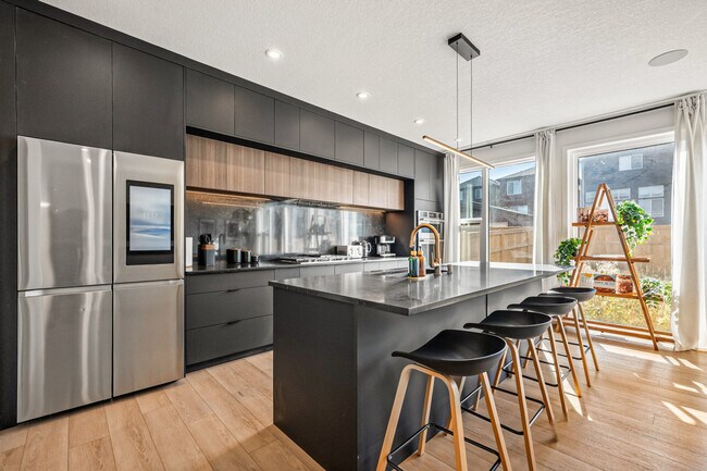 53 Edith Cres NW, Unit SI ID1314558P in Calgary, AB - Building Photo - Building Photo