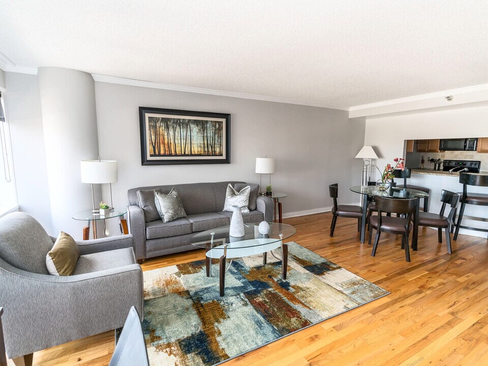 127 Greyrock Pl in Stamford, CT - Building Photo
