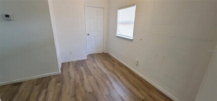 637 NE Waldo Rd in Gainesville, FL - Building Photo - Building Photo