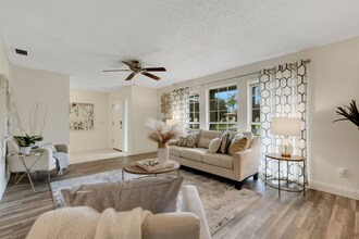 1100 Pinellas Point Dr S in St. Petersburg, FL - Building Photo - Building Photo