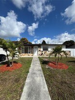 5255 NW 181st Terrace in Miami Gardens, FL - Building Photo