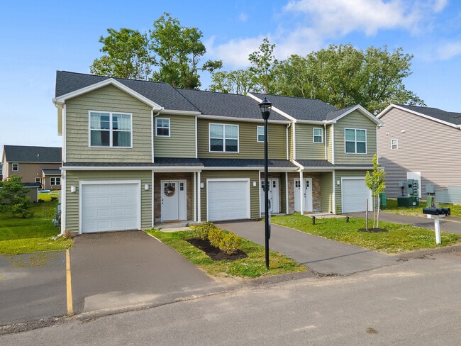 Marion Gardens Townhomes in Baldwinsville, NY - Building Photo - Building Photo