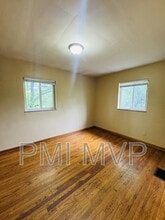 830 S Harris Ave in Columbus, OH - Foto de edificio - Building Photo