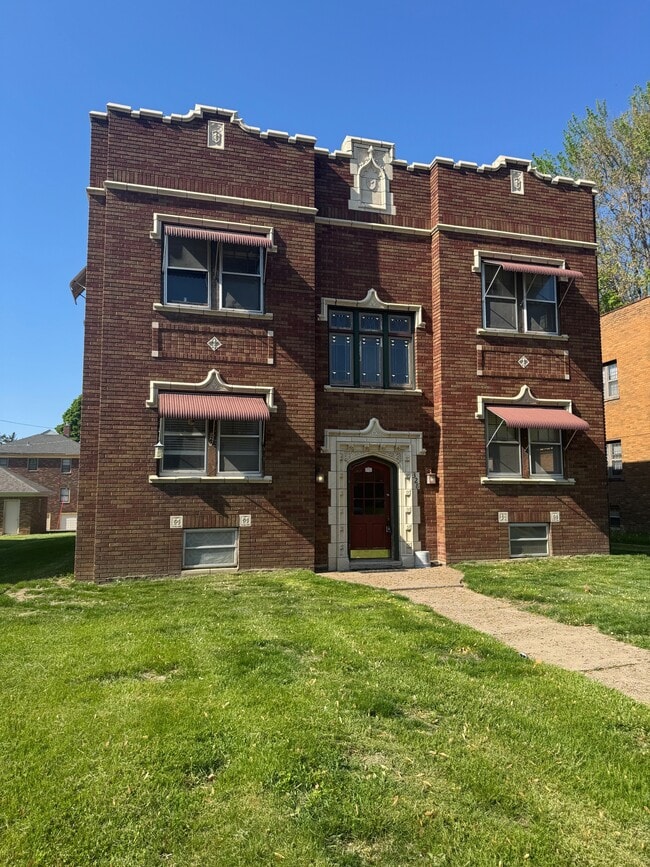 328 W Columbia Ave